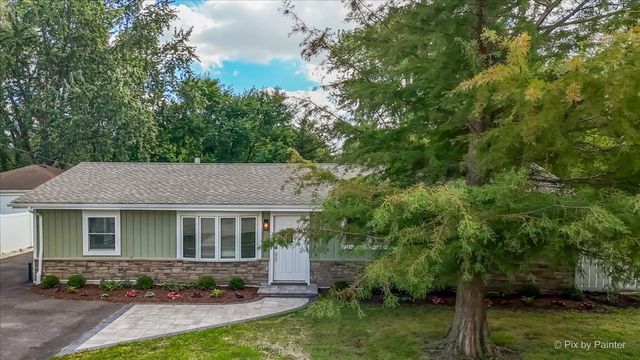 11611 Douglas Avenue, Huntley, IL 60142