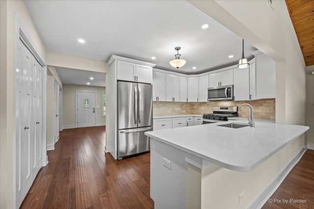 11611 Douglas Avenue, Huntley, IL 60142