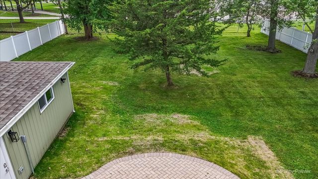 11611 Douglas Avenue, Huntley, IL 60142