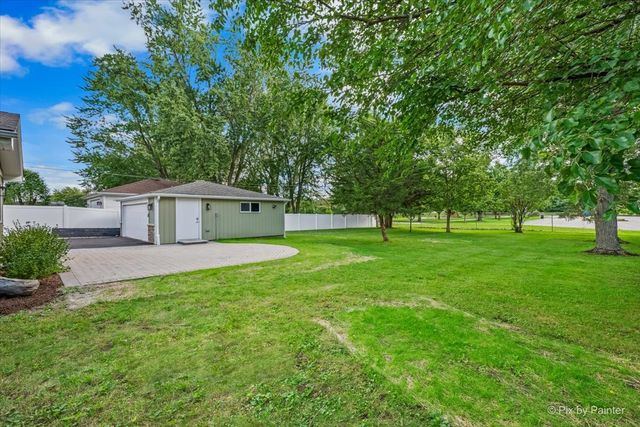11611 Douglas Avenue, Huntley, IL 60142