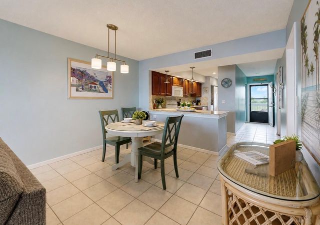 810 BAHIA DEL SOL DRIVE 16, Ruskin, FL 33570