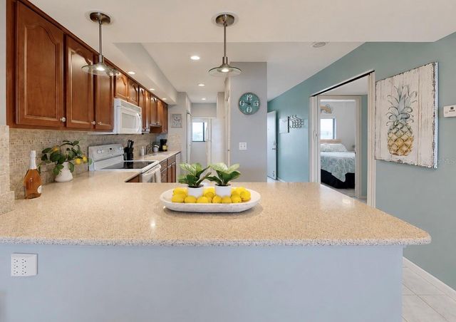 810 BAHIA DEL SOL DRIVE 16, Ruskin, FL 33570