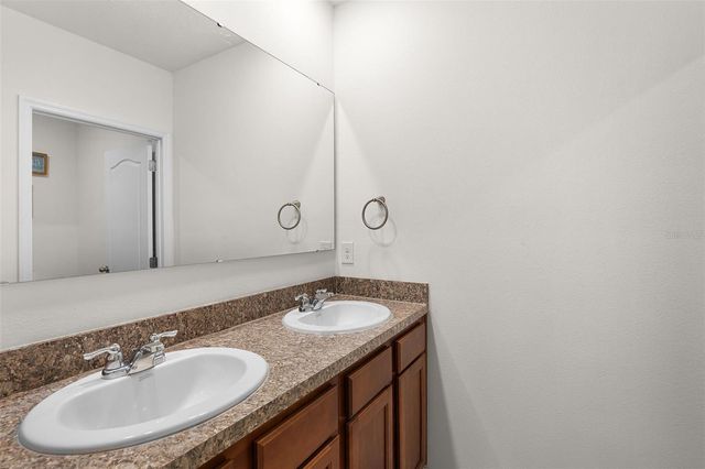 2024 GRIFFIN OAKS WAY, Tavares, FL 32778