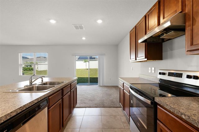 2024 GRIFFIN OAKS WAY, Tavares, FL 32778