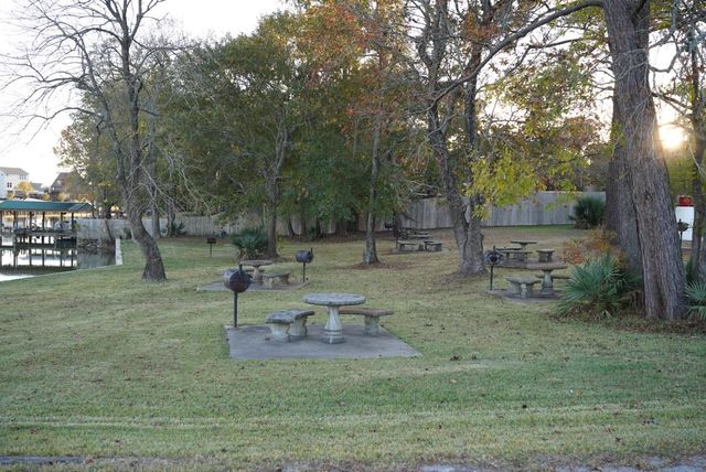 26 Hillsborough Drive, Huntsville, TX 77340