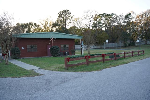 26 Hillsborough Drive, Huntsville, TX 77340