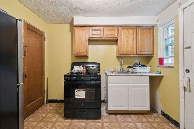 8166 Chaske St, Verona, PA 15147