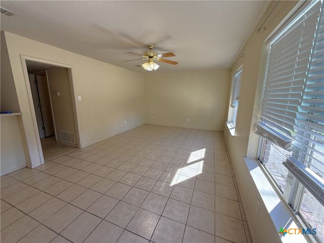 415 E 4th Avenue B, Belton, TX 76513