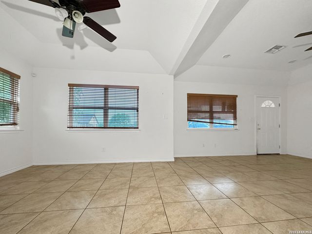 505 Indian Crossing, Jourdanton, TX 78026
