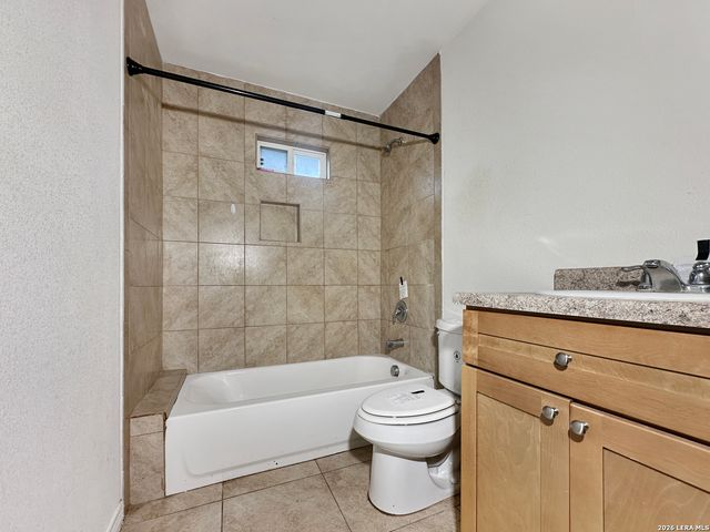 505 Indian Crossing, Jourdanton, TX 78026