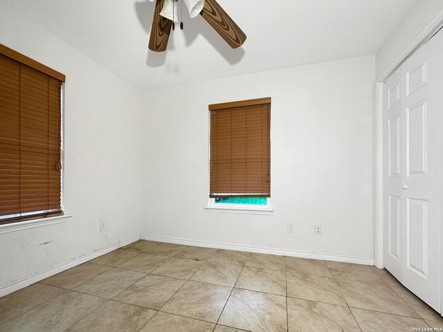 505 Indian Crossing, Jourdanton, TX 78026