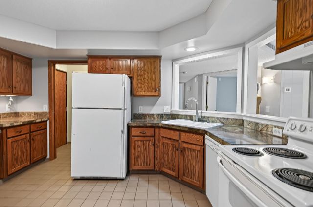3020 Saint Albans Mill Road 205, Hopkins, MN 55305