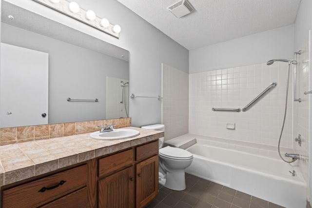3020 Saint Albans Mill Road 205, Hopkins, MN 55305