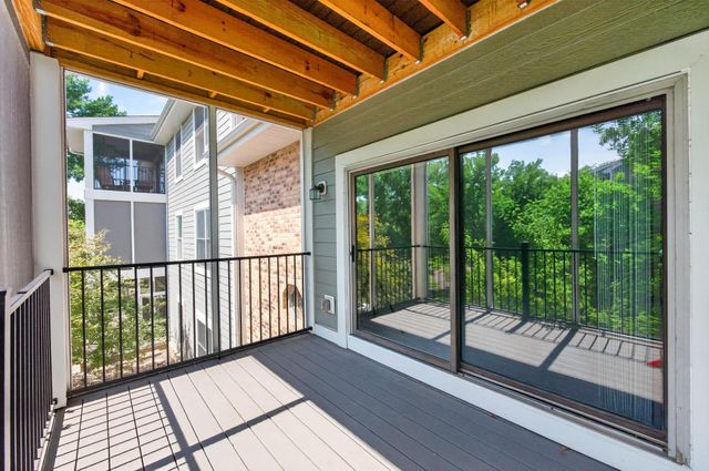 3020 Saint Albans Mill Road 205, Hopkins, MN 55305