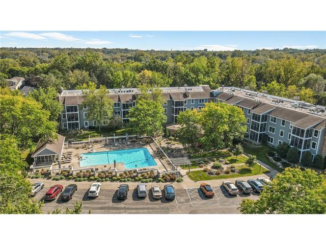 3020 Saint Albans Mill Road 205, Hopkins, MN 55305