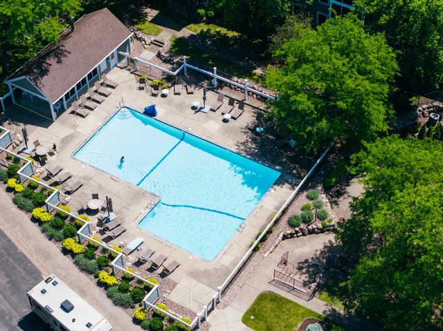 3020 Saint Albans Mill Road 205, Hopkins, MN 55305
