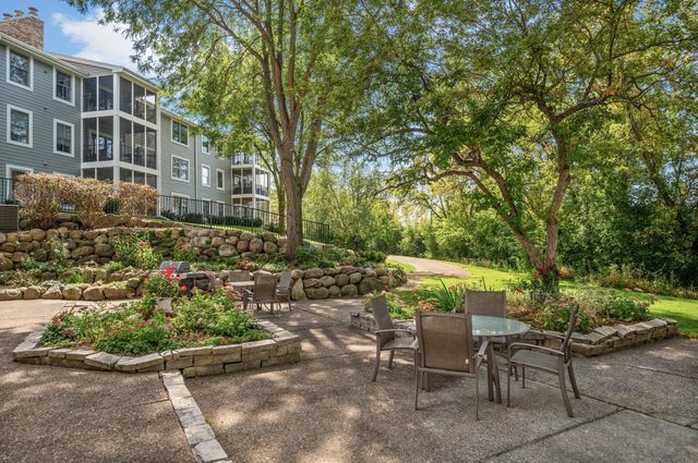 3020 Saint Albans Mill Road 205, Hopkins, MN 55305