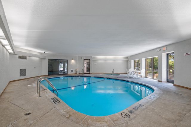 3020 Saint Albans Mill Road 205, Hopkins, MN 55305