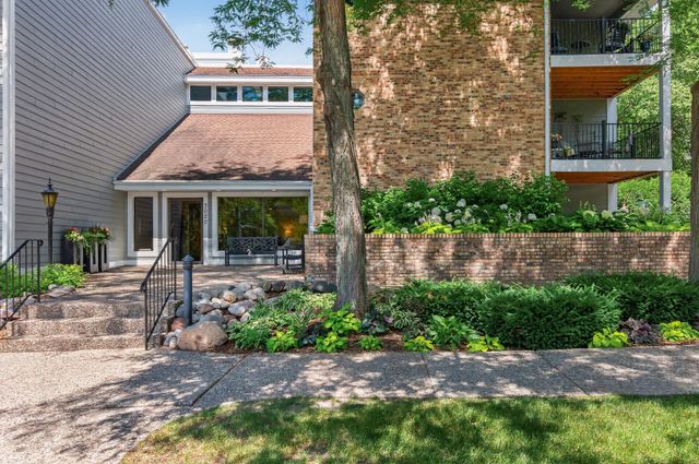 3020 Saint Albans Mill Road 205, Hopkins, MN 55305
