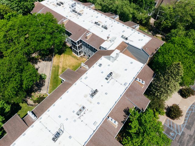 3020 Saint Albans Mill Road 205, Hopkins, MN 55305