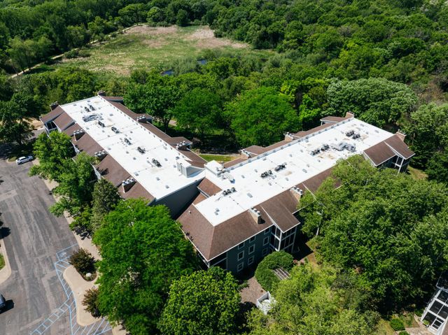 3020 Saint Albans Mill Road 205, Hopkins, MN 55305