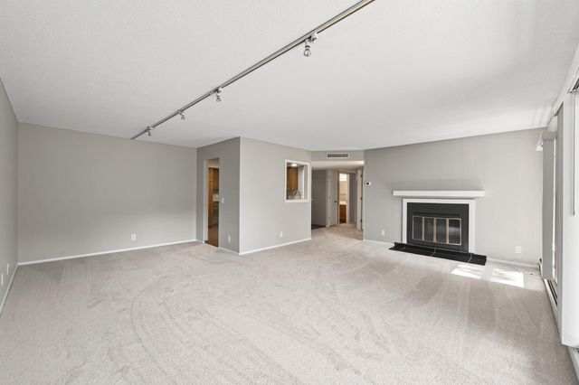 3020 Saint Albans Mill Road 205, Hopkins, MN 55305
