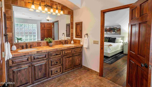 5426 E LIBBY Street, Scottsdale, AZ 85254