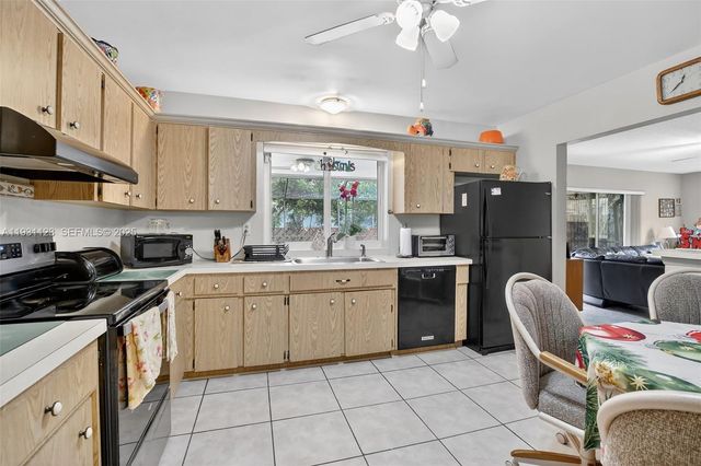 2221 NW 82nd Way, Pembroke Pines, FL 33024