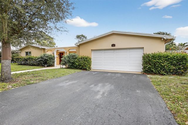 2221 NW 82nd Way, Pembroke Pines, FL 33024