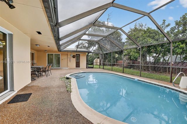 2221 NW 82nd Way, Pembroke Pines, FL 33024