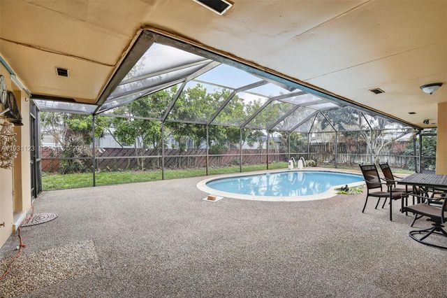 2221 NW 82nd Way, Pembroke Pines, FL 33024