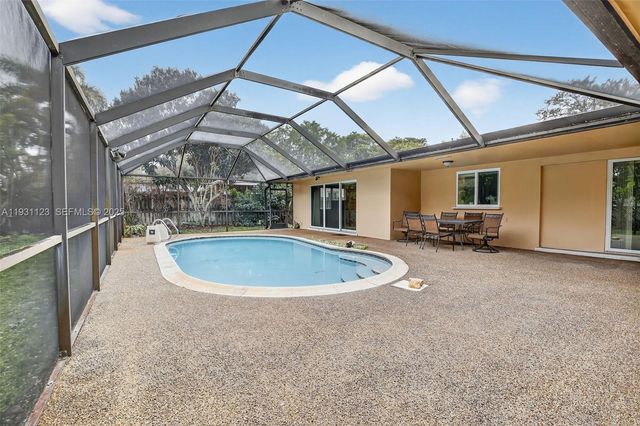 2221 NW 82nd Way, Pembroke Pines, FL 33024