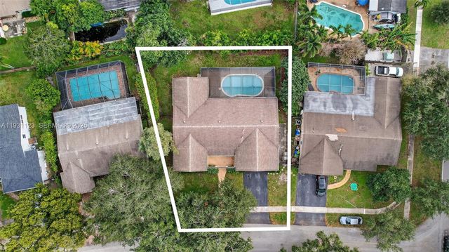 2221 NW 82nd Way, Pembroke Pines, FL 33024