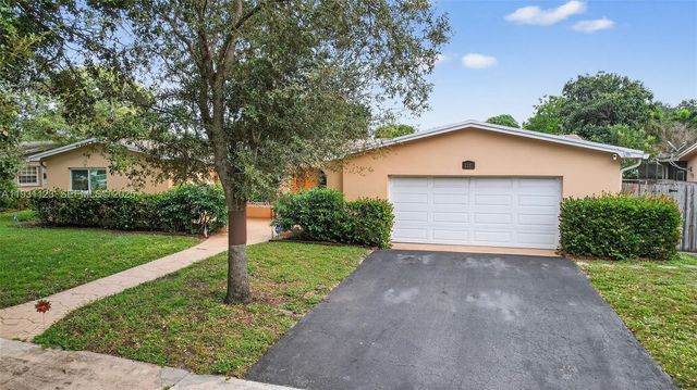 2221 NW 82nd Way, Pembroke Pines, FL 33024