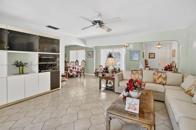 2221 NW 82nd Way, Pembroke Pines, FL 33024