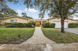 2221 NW 82nd Way, Pembroke Pines, FL 33024