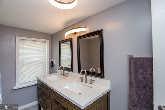 445 BLUE BELL RD, Williamstown, NJ 08094