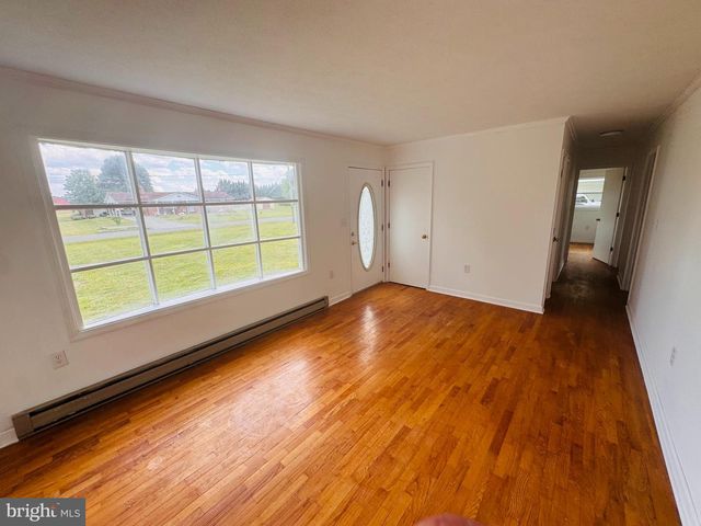 211 FAIR LN, Winchester, VA 22603
