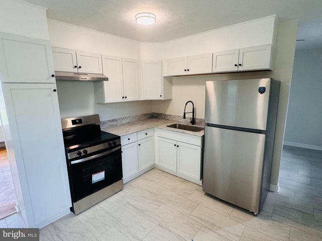 211 FAIR LN, Winchester, VA 22603