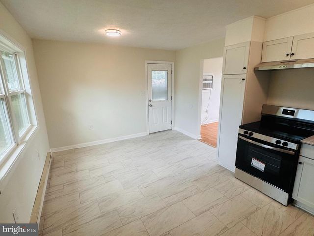 211 FAIR LN, Winchester, VA 22603