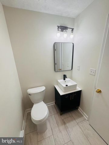 211 FAIR LN, Winchester, VA 22603