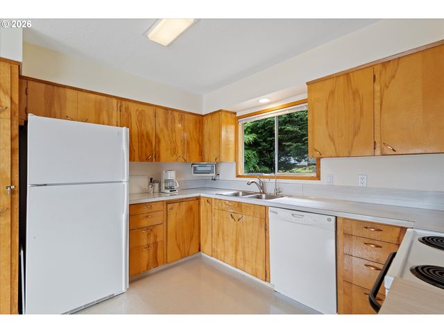 3621 Ne 10TH St, Otis, OR 97368