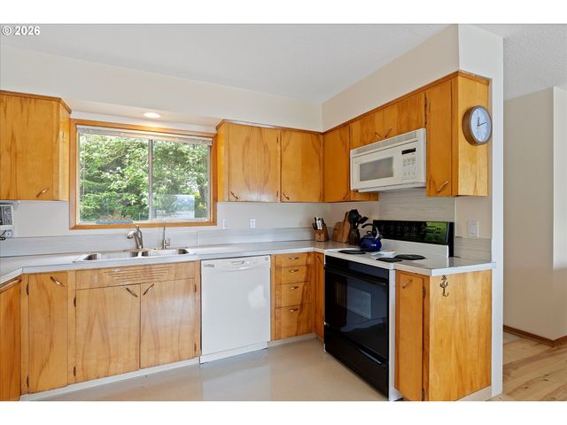 3621 Ne 10TH St, Otis, OR 97368