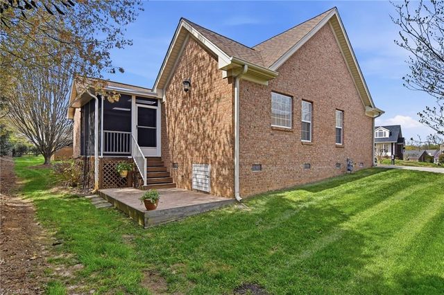 1332 Whitworth Court, Kernersville, NC 27284