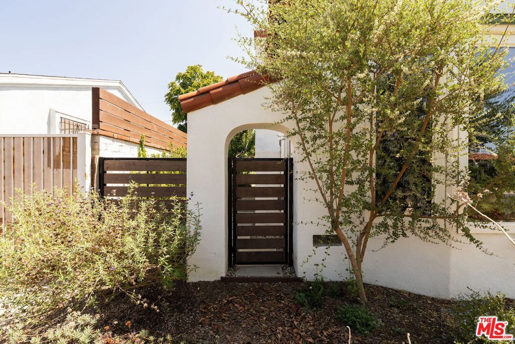 3536 West Boulevard, Los Angeles, CA 90016 — photo 2