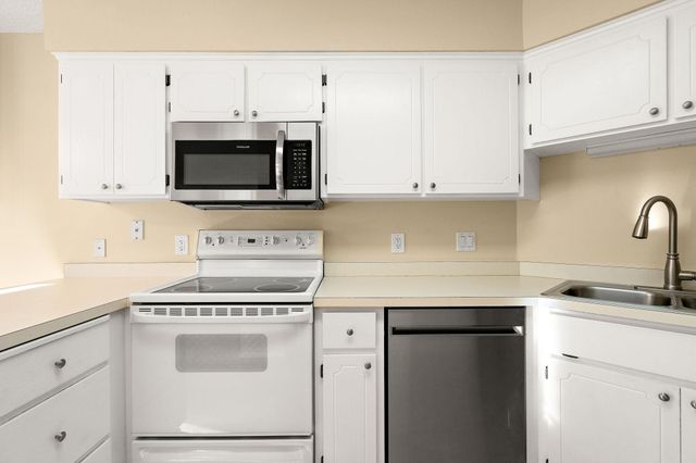 14216 Towers Lane, Eden Prairie, MN 55347