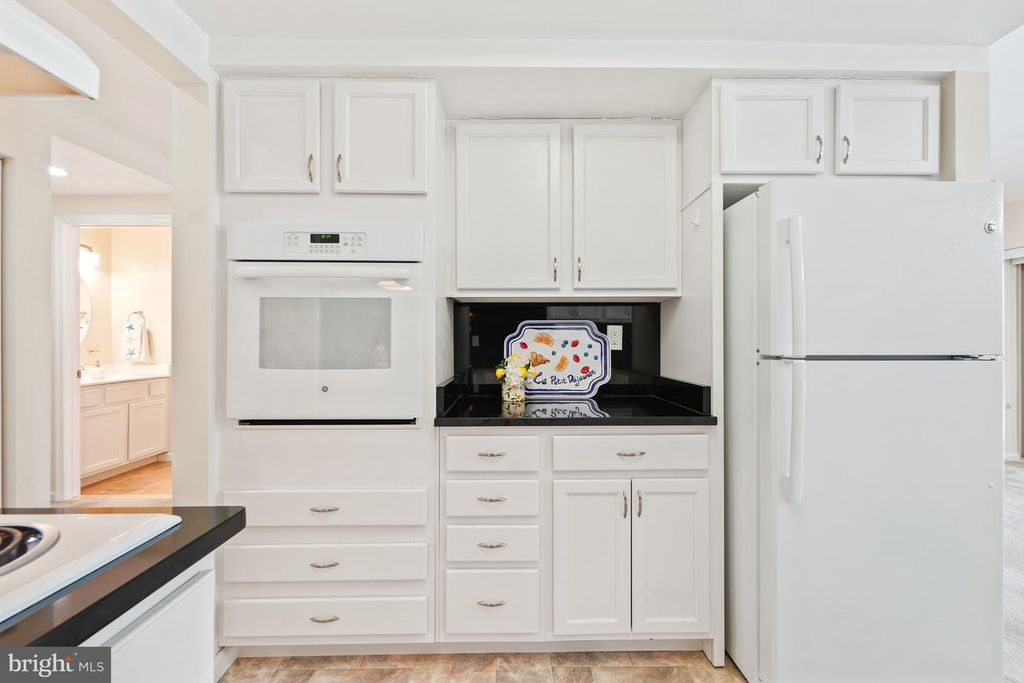 Image 10 of property listing at 3622 GLENEAGLES DR #9-2C, Silver Spring, MD 20906