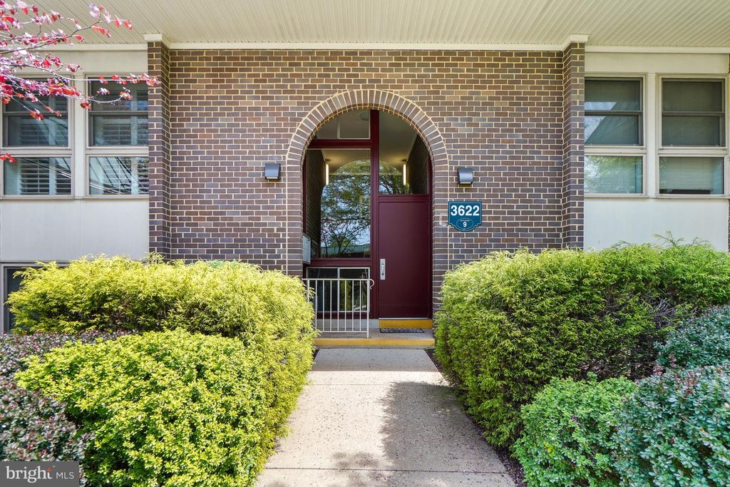 Image 2 of property listing at 3622 GLENEAGLES DR #9-2C, Silver Spring, MD 20906