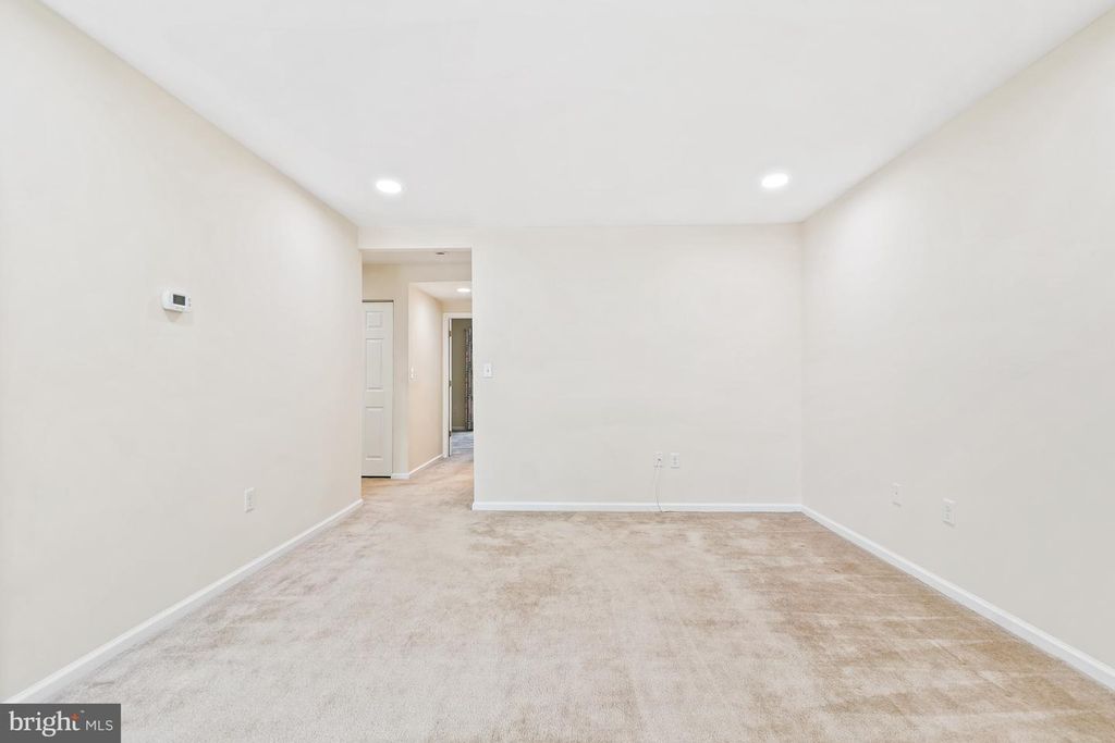 Image 21 of property listing at 3622 GLENEAGLES DR #9-2C, Silver Spring, MD 20906