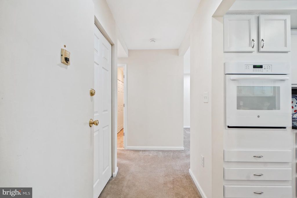 Image 5 of property listing at 3622 GLENEAGLES DR #9-2C, Silver Spring, MD 20906
